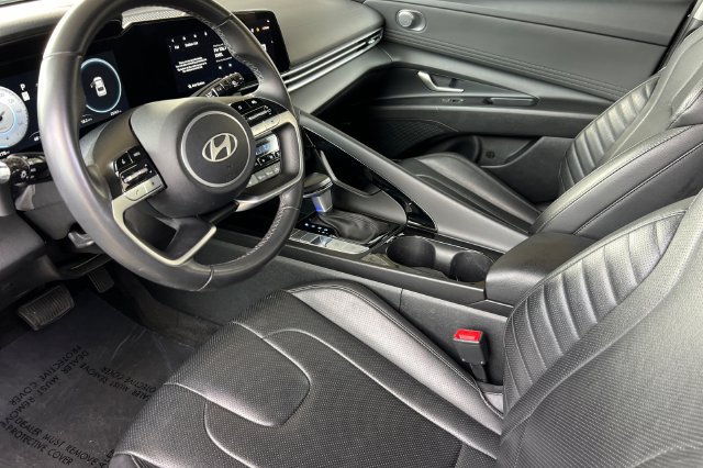 Used 2025 Hyundai Elantra Limited FWD image 12