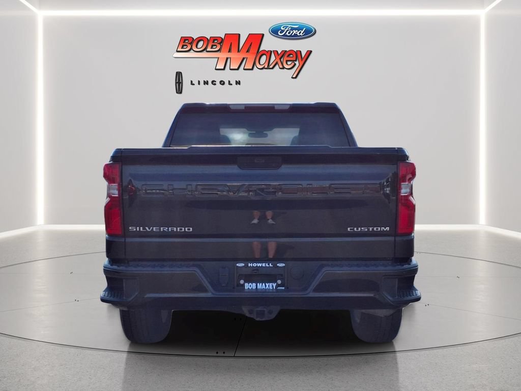 Used 2020 Chevrolet Silverado 1500 Custom w/ Custom Value Package AWD/4WD image 6