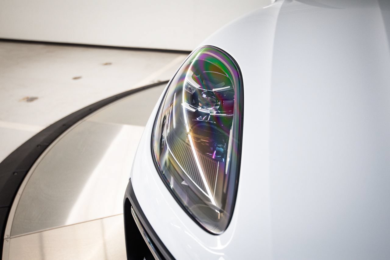 Certified 2023 Porsche Macan AWD/4WD image 13