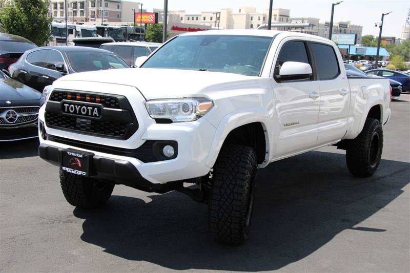 Used 2019 Toyota Tacoma SR5 AWD/4WD image 4