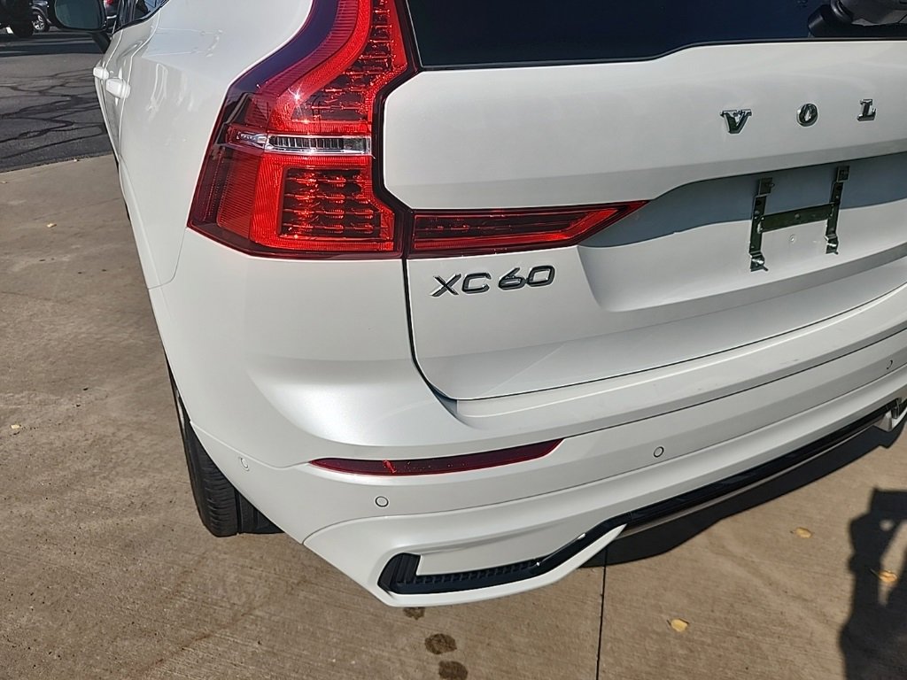 Certified 2025 Volvo XC60 B5 Plus image 4