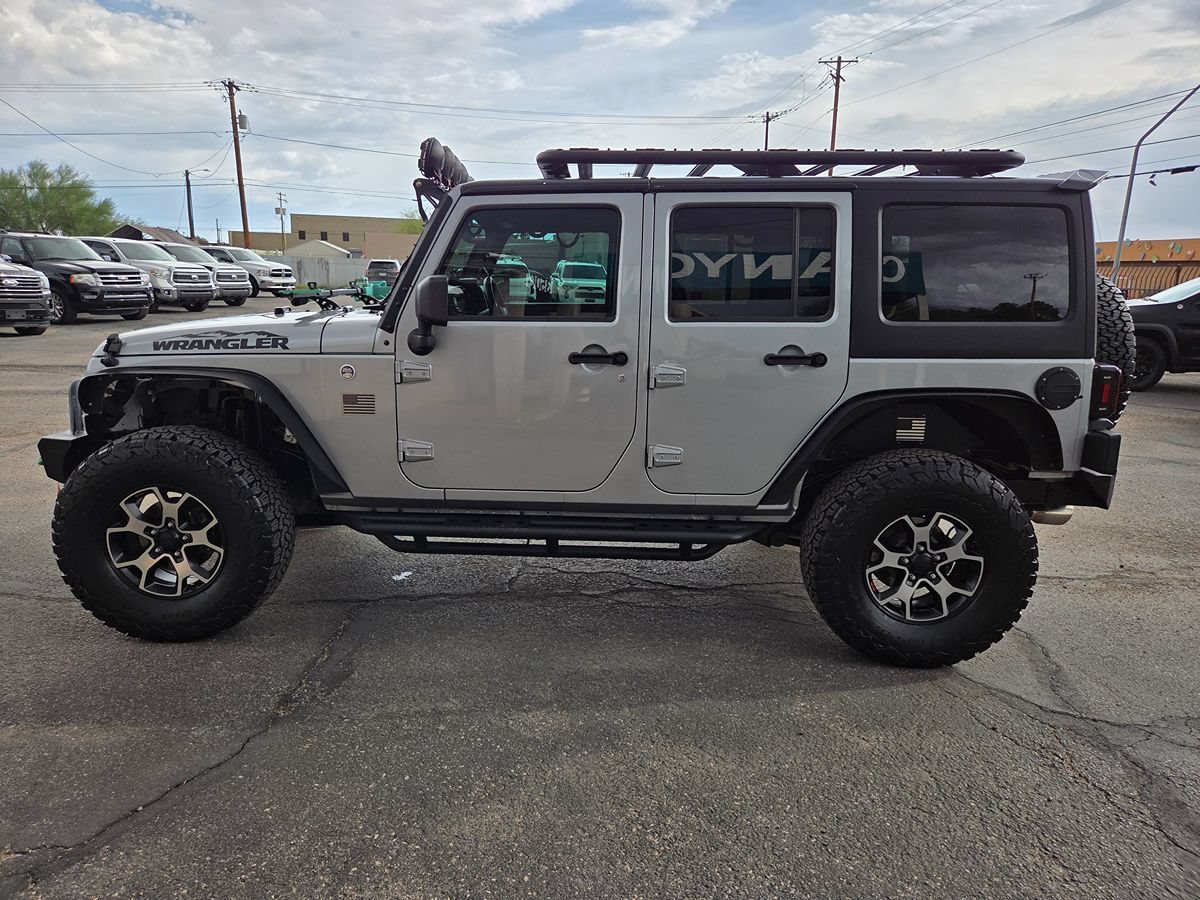 Used 2018 Jeep Wrangler Unlimited Sahara w/ Connectivity Group AWD/4WD image 21