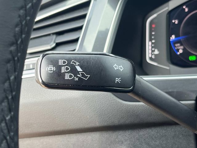 Used 2022 Volkswagen Tiguan SEL R-Line image 32