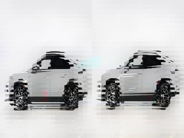 New 2026 Porsche Macan 4S Electric image 2