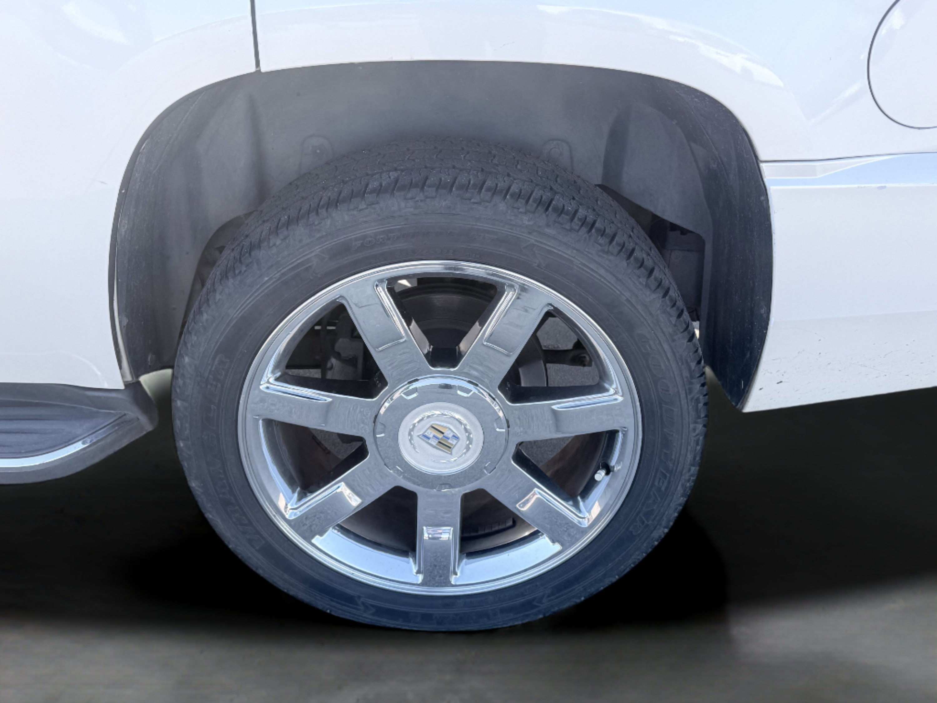 Used 2012 Cadillac Escalade Luxury RWD image 11