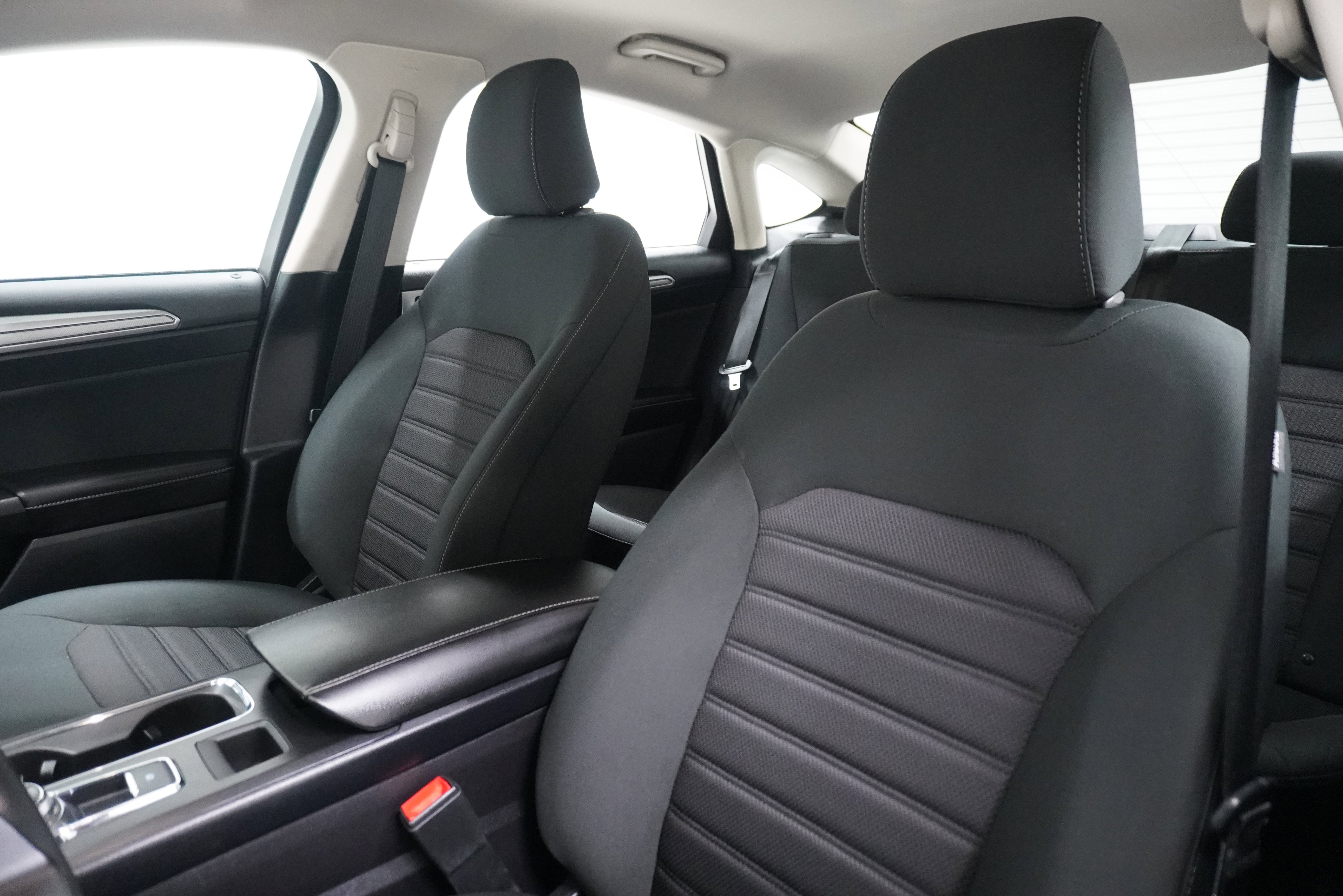 Used 2020 Ford Fusion SE image 10