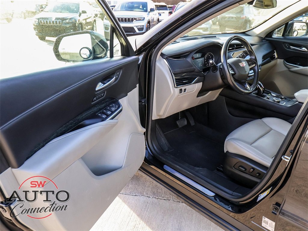 Used 2023 Cadillac XT4 Premium Luxury image 27