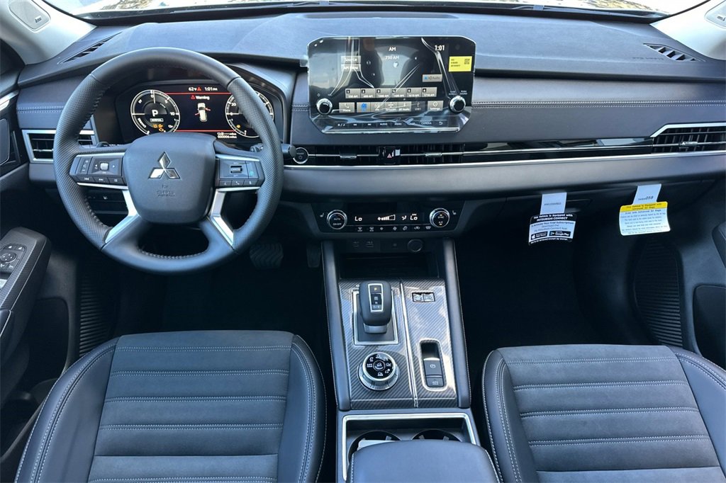 New 2025 Mitsubishi Outlander SE image 14