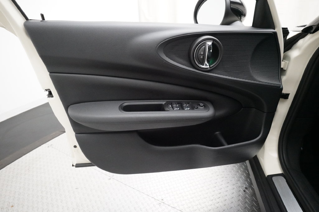 Used 2016 MINI Cooper Clubman FWD image 25