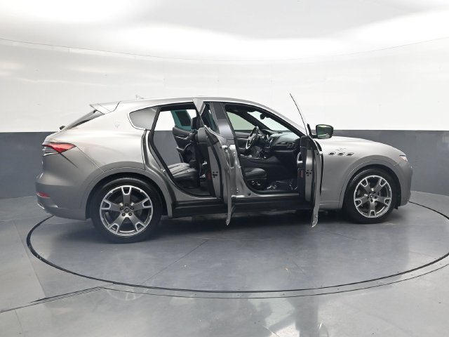 Used 2022 Maserati Levante GT AWD/4WD image 39