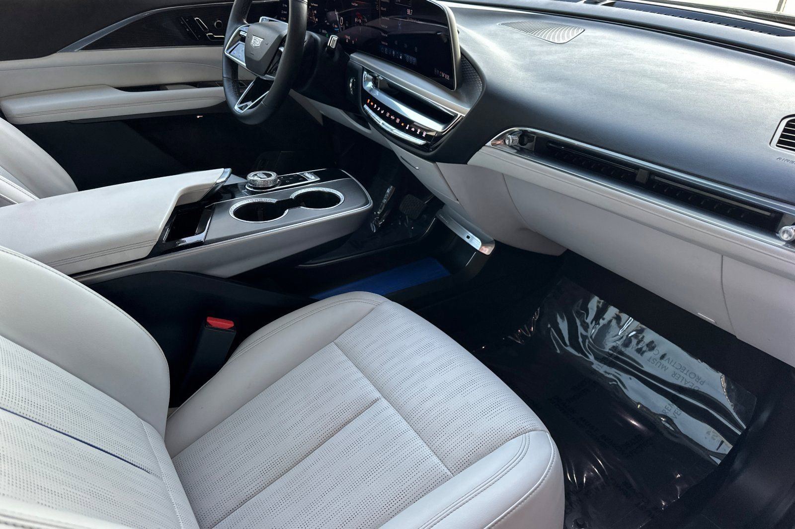 Certified 2024 Cadillac Lyriq Luxury image 20