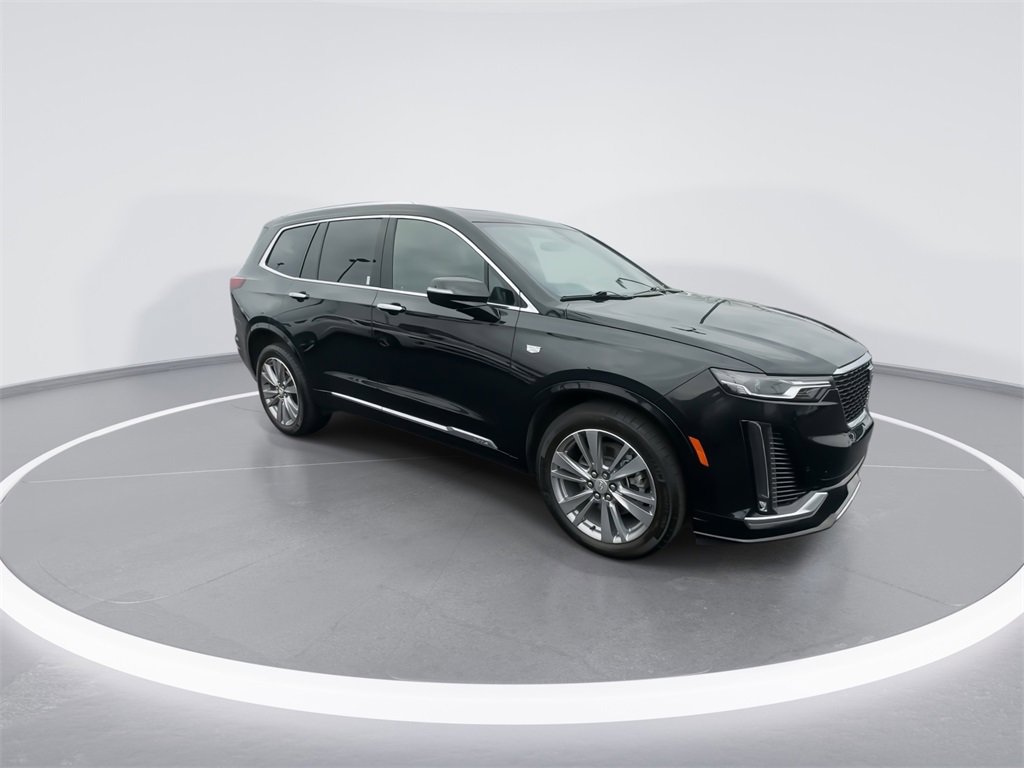 Used 2023 Cadillac XT6 Premium Luxury image 2