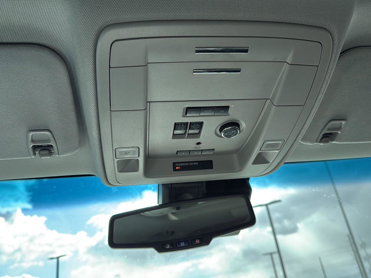 Used 2018 Chevrolet Tahoe LT AWD/4WD image 46