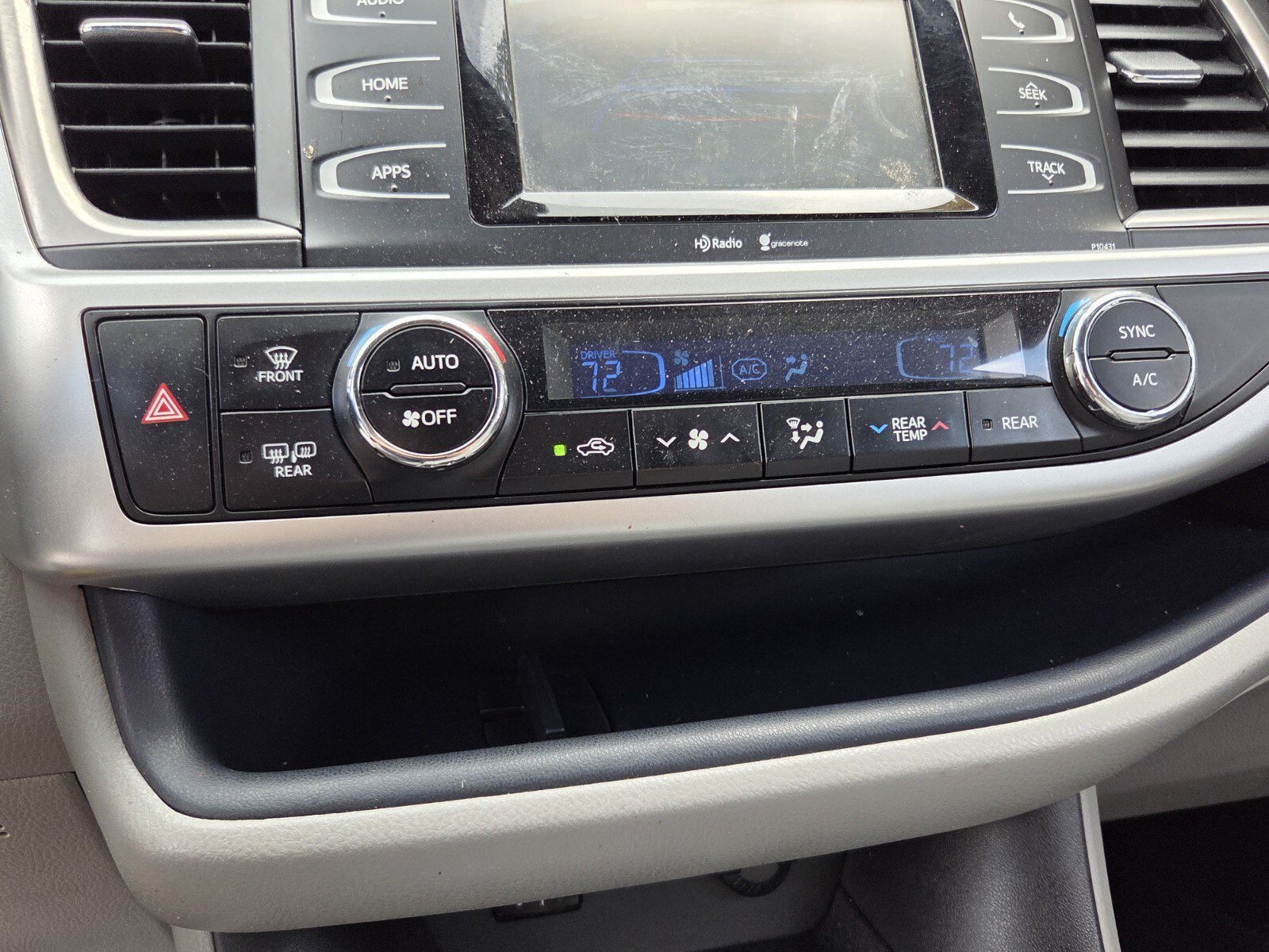 Used 2015 Toyota Highlander Plus FWD image 26