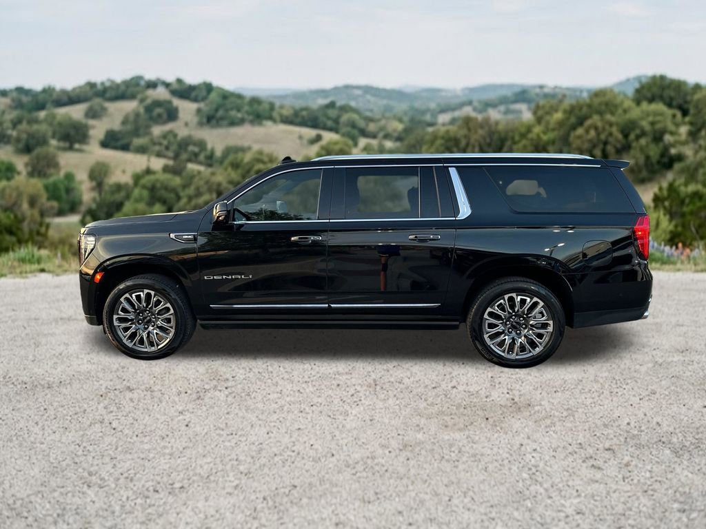 Used 2023 GMC Yukon XL Denali Ultimate AWD/4WD image 5