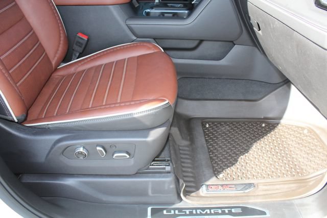 Certified 2025 GMC Sierra 2500 Denali Ultimate AWD/4WD image 17