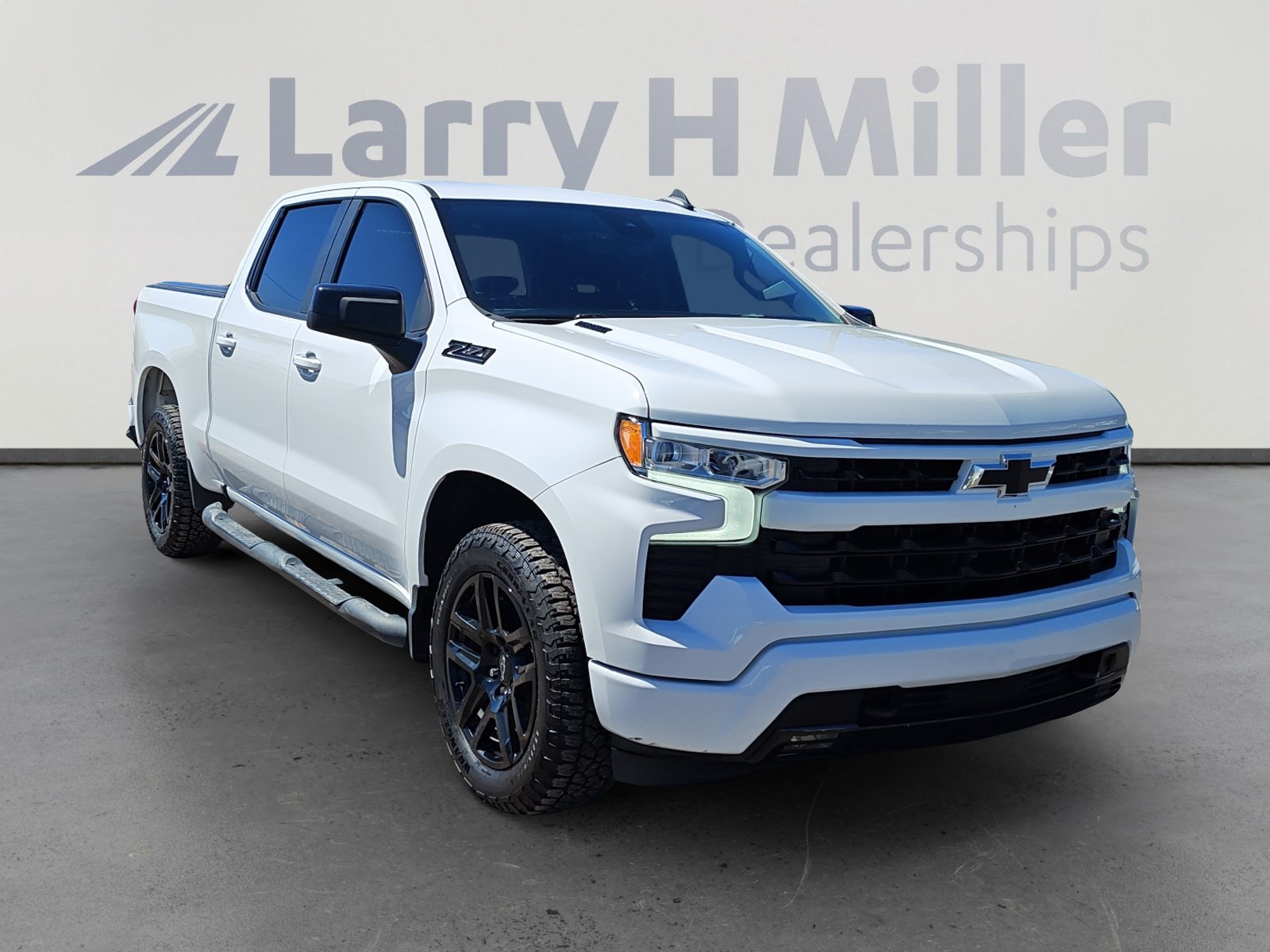 Used 2023 Chevrolet Silverado 1500 RST w/ Z71 Off-Road Package AWD/4WD image 7