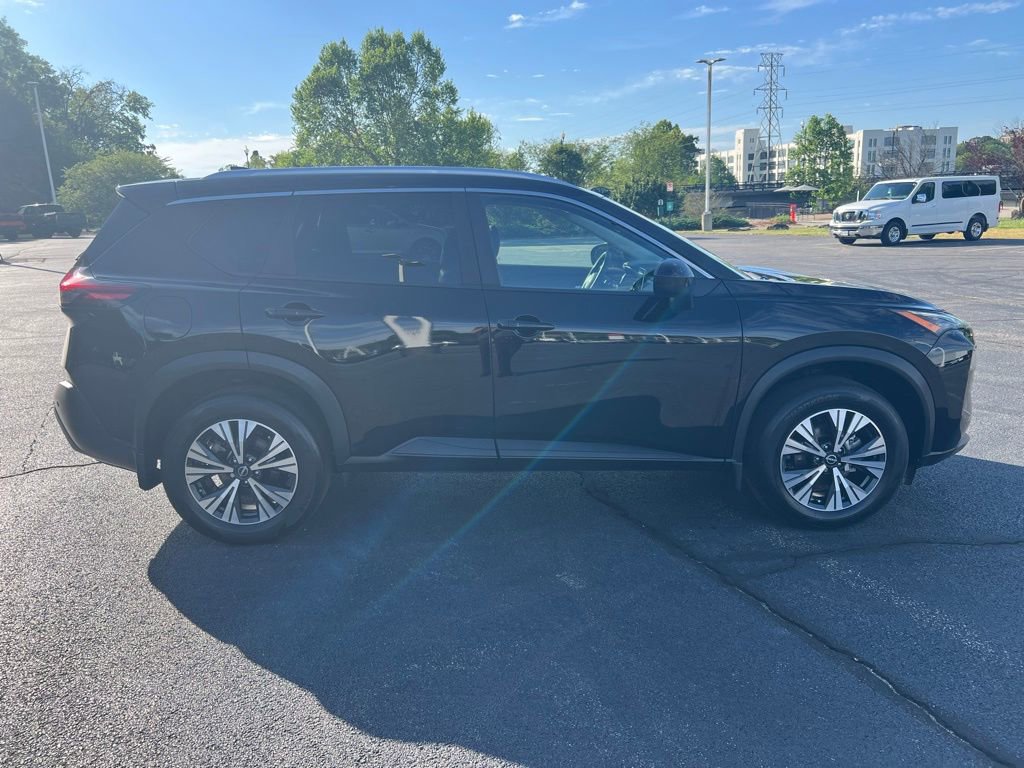 Used 2023 Nissan Rogue SV w/ SV Premium B Package image 6