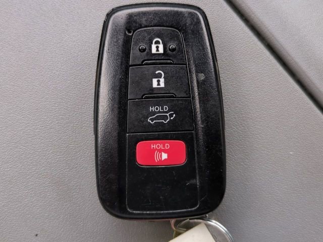 Used 2023 Toyota Highlander XLE image 28