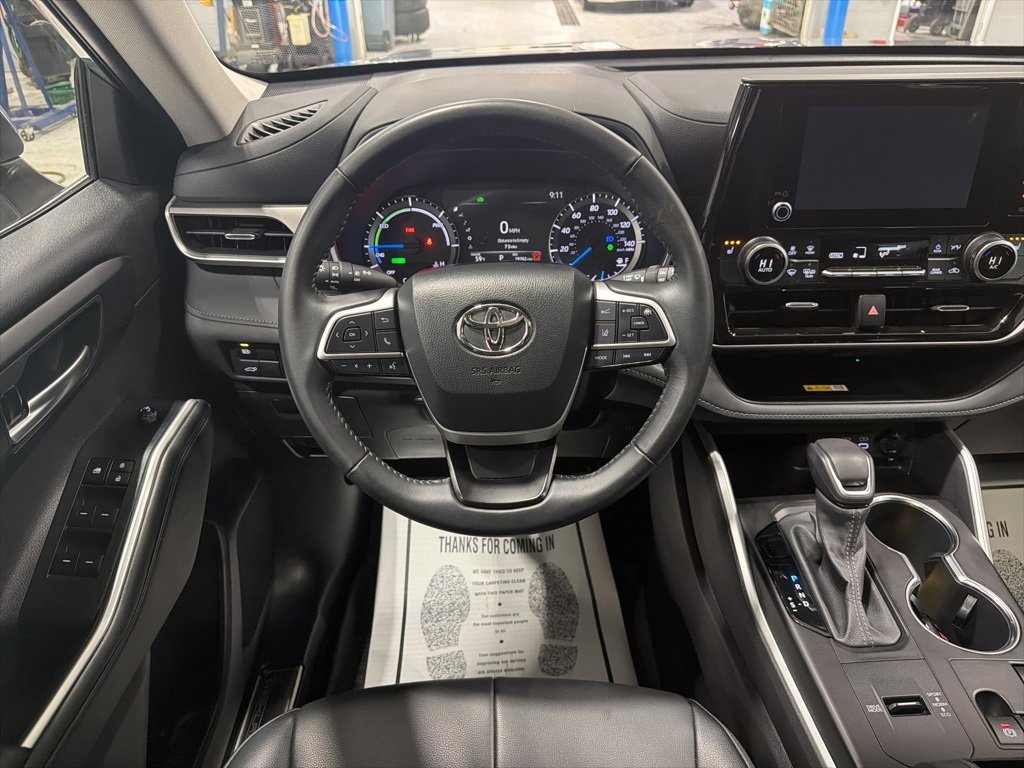 Used 2024 Toyota Highlander XLE image 32