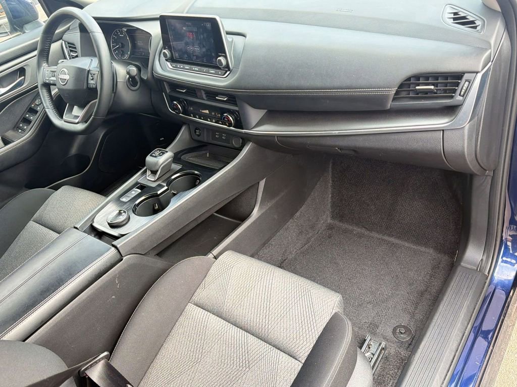 Used 2025 Nissan Rogue SV image 26