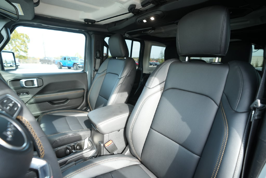 Used 2024 Jeep Wrangler Unlimited Sahara w/ Safety Group AWD/4WD image 40