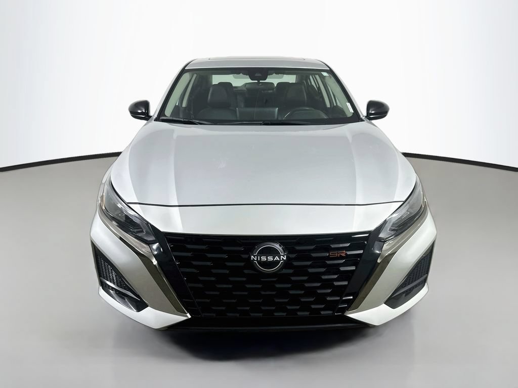Used 2024 Nissan Altima 2.5 SR w/ SR Premium Package FWD image 2