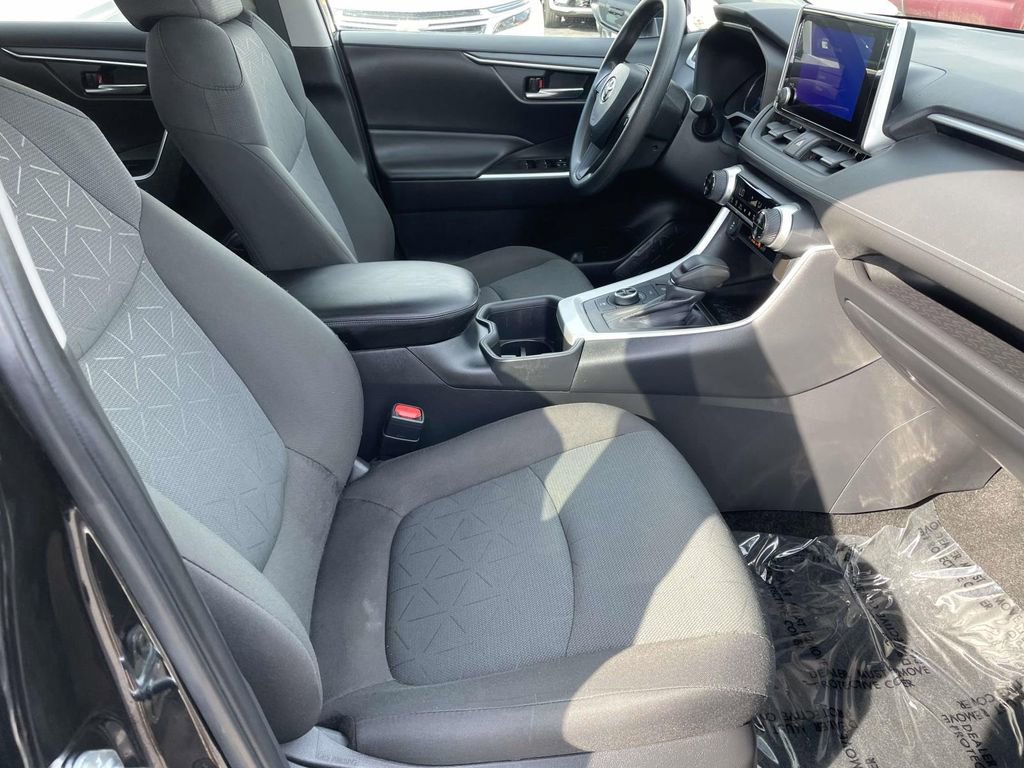 Used 2024 Toyota RAV4 AWD Hybrid image 46