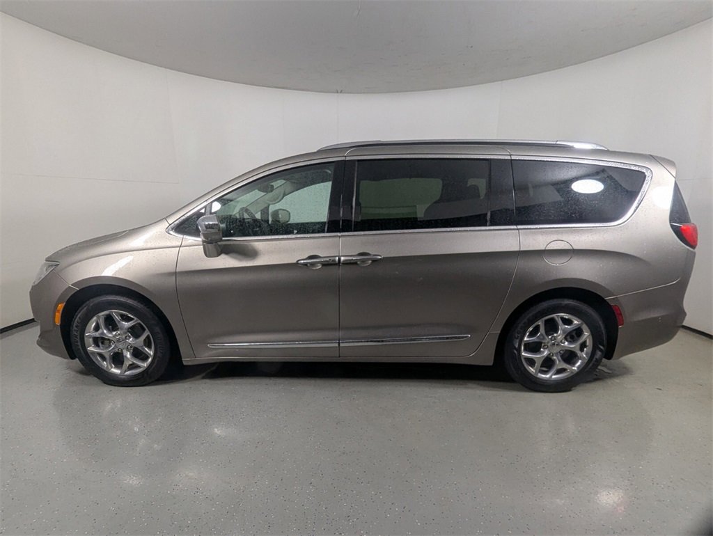 Used 2018 Chrysler Pacifica Limited w/ Advanced Safetytec Group image 4