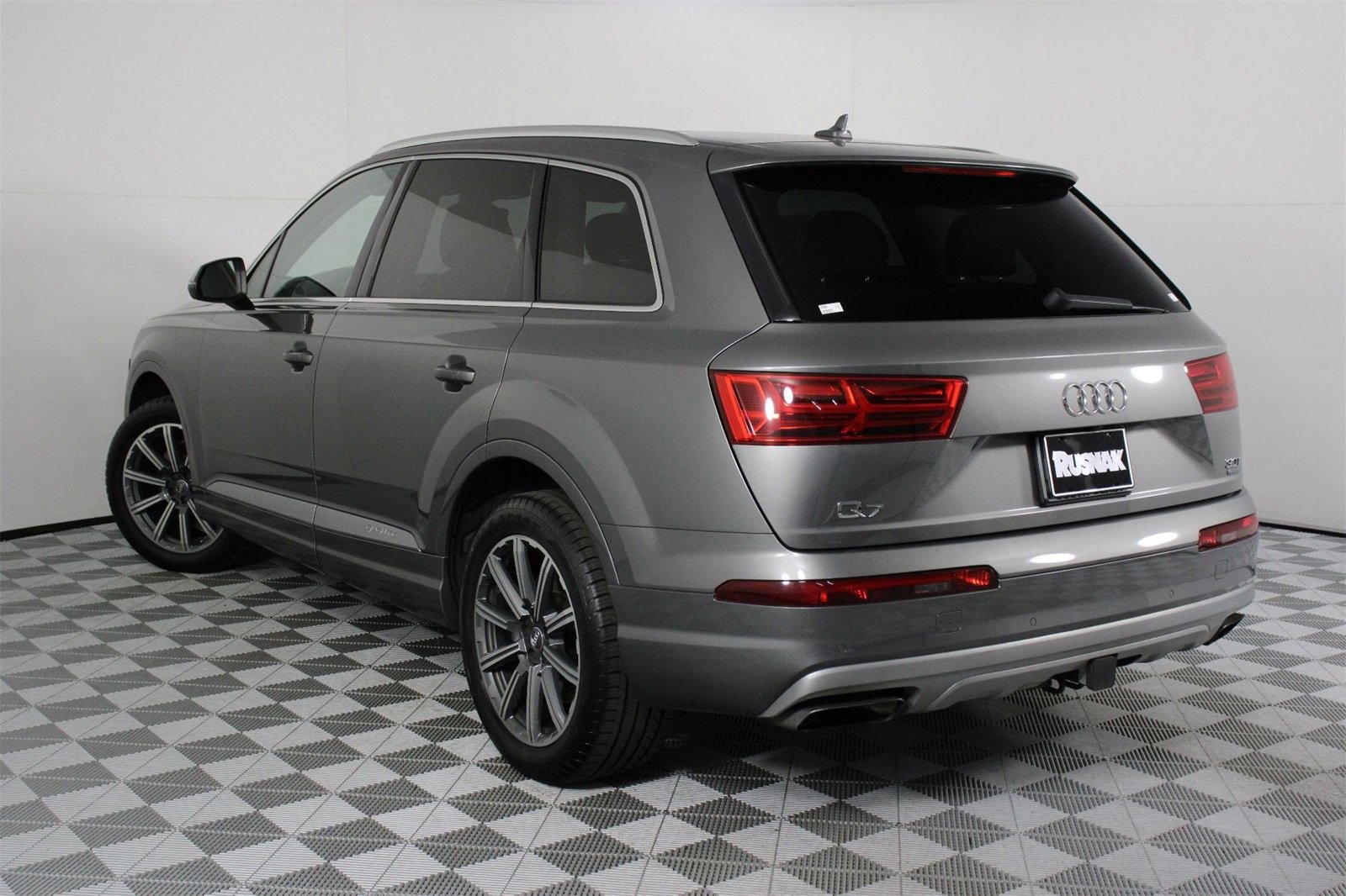 Used 2017 Audi Q7 3.0T Premium Plus image 3