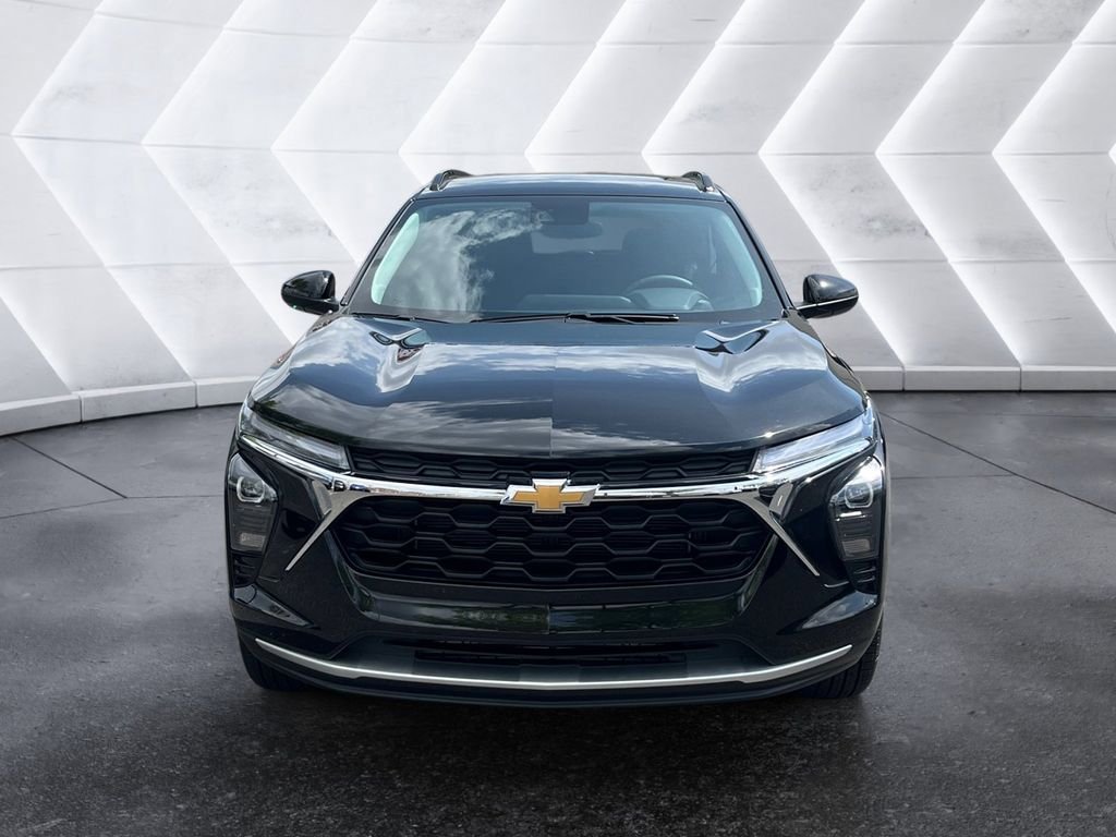 Used 2026 Chevrolet Trax LT w/ Driver Confidence Package FWD image 2