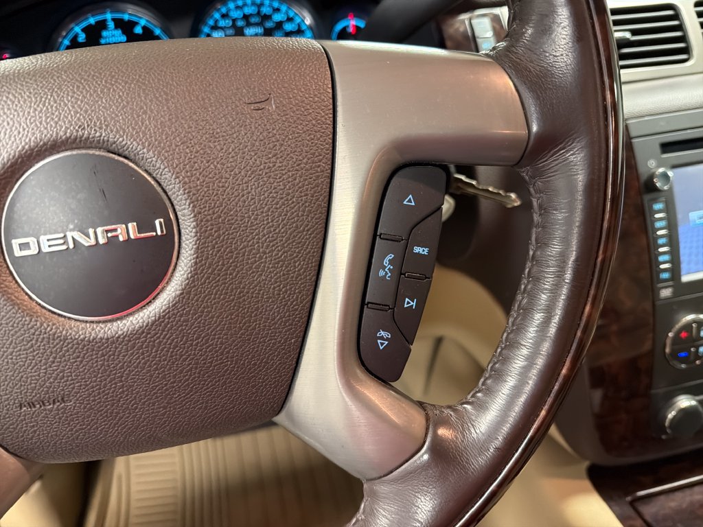Used 2014 GMC Yukon Denali RWD image 35