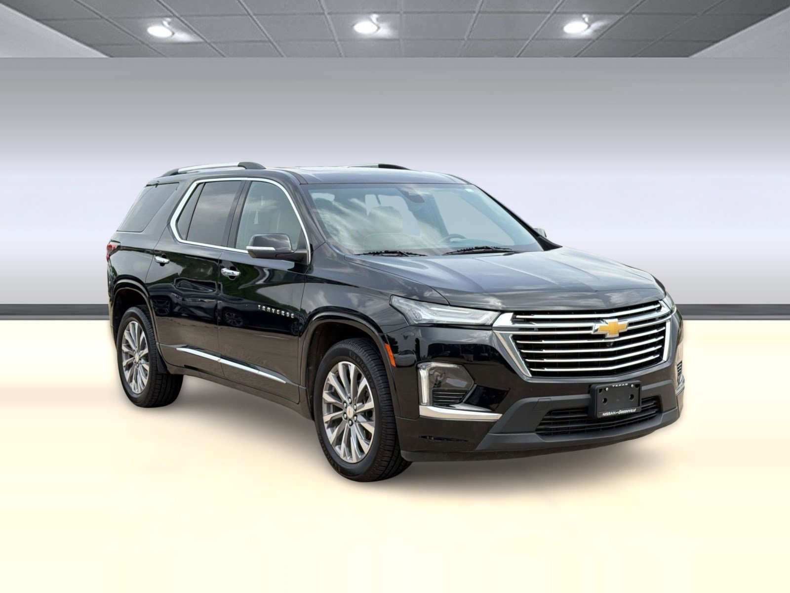 Used 2023 Chevrolet Traverse Premier FWD image 7