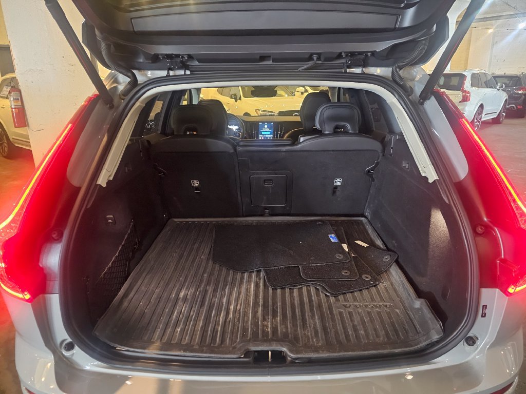 Certified 2024 Volvo XC60 B5 Ultimate w/ Climate Package AWD/4WD image 7
