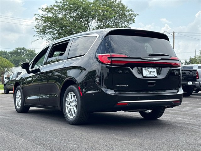 New 2025 Chrysler Pacifica Select image 8