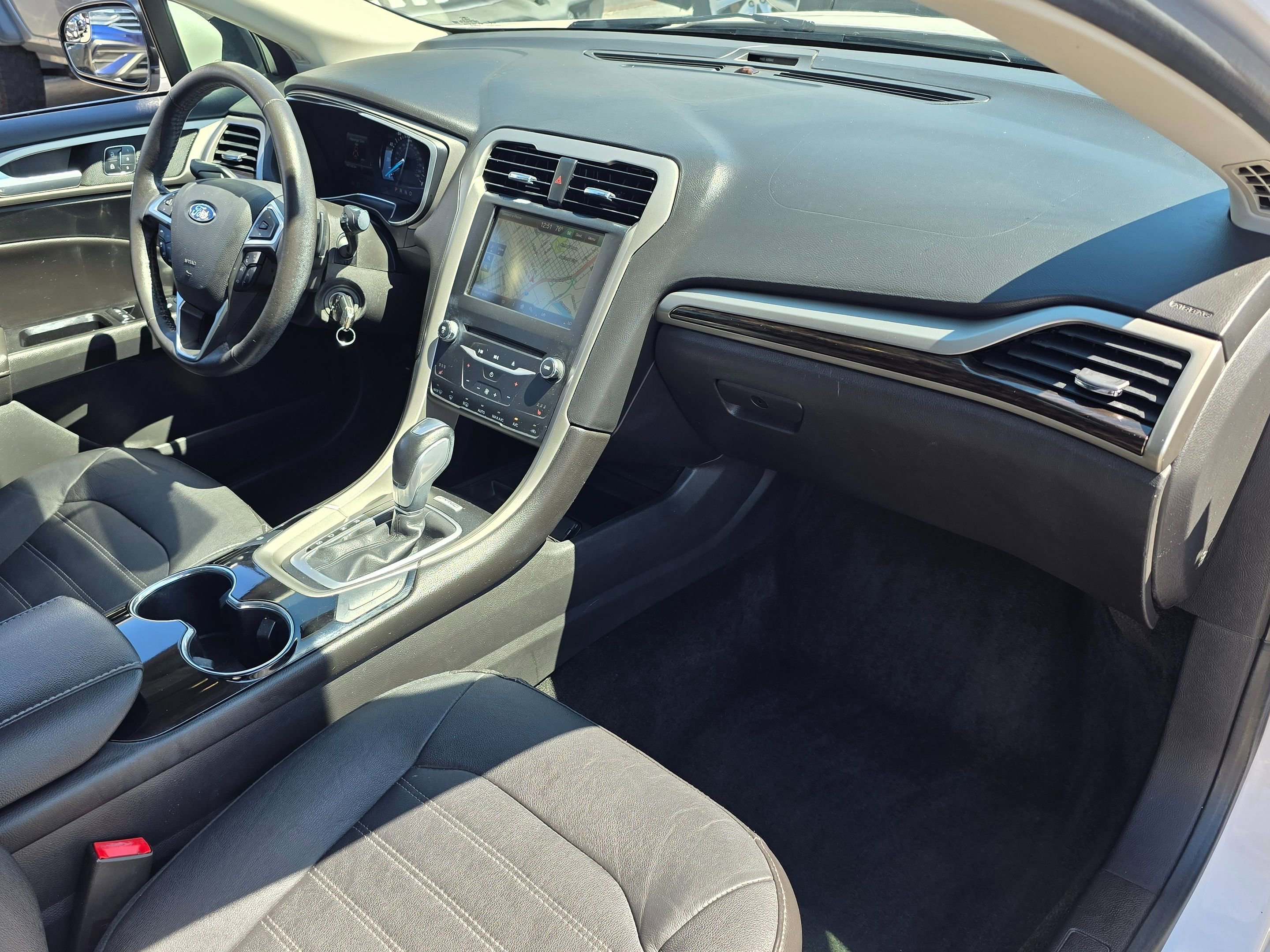 Used 2015 Ford Fusion SE w/ Equipment Group 202A FWD image 9