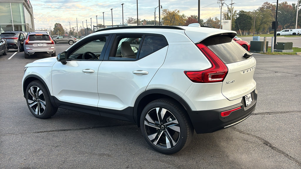 New 2026 Volvo XC40 B5 Plus w/ Protection Package Premier AWD/4WD image 4