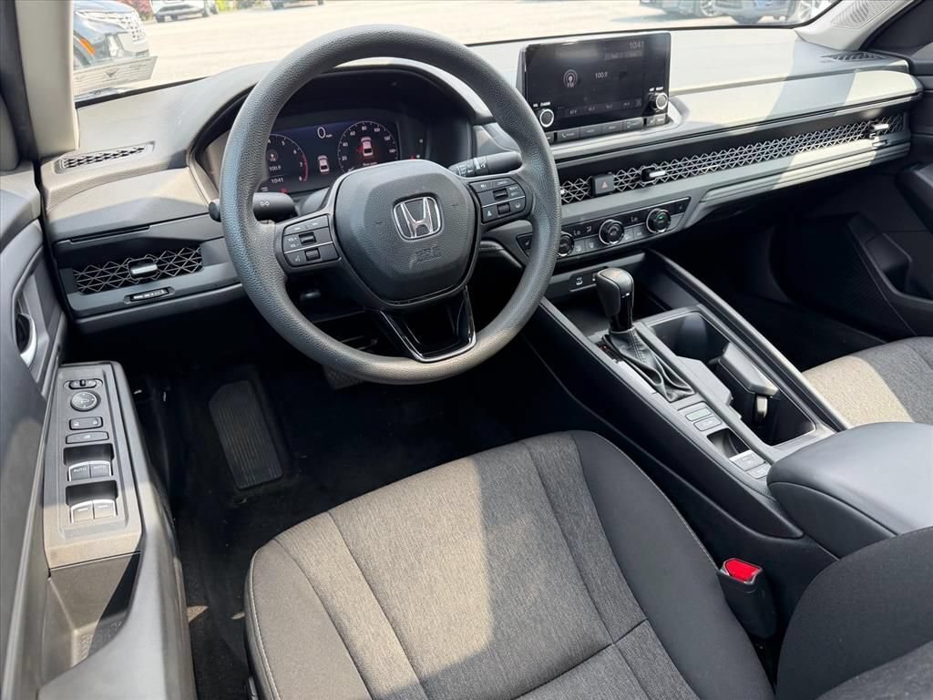 Used 2023 Honda Accord EX image 7