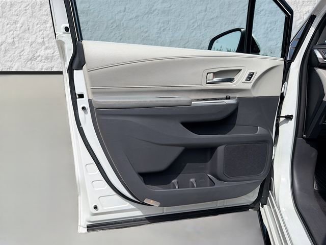 Used 2022 Toyota Sienna Limited FWD image 23