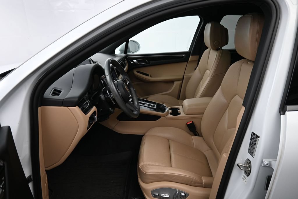 Certified 2023 Porsche Macan AWD/4WD image 7