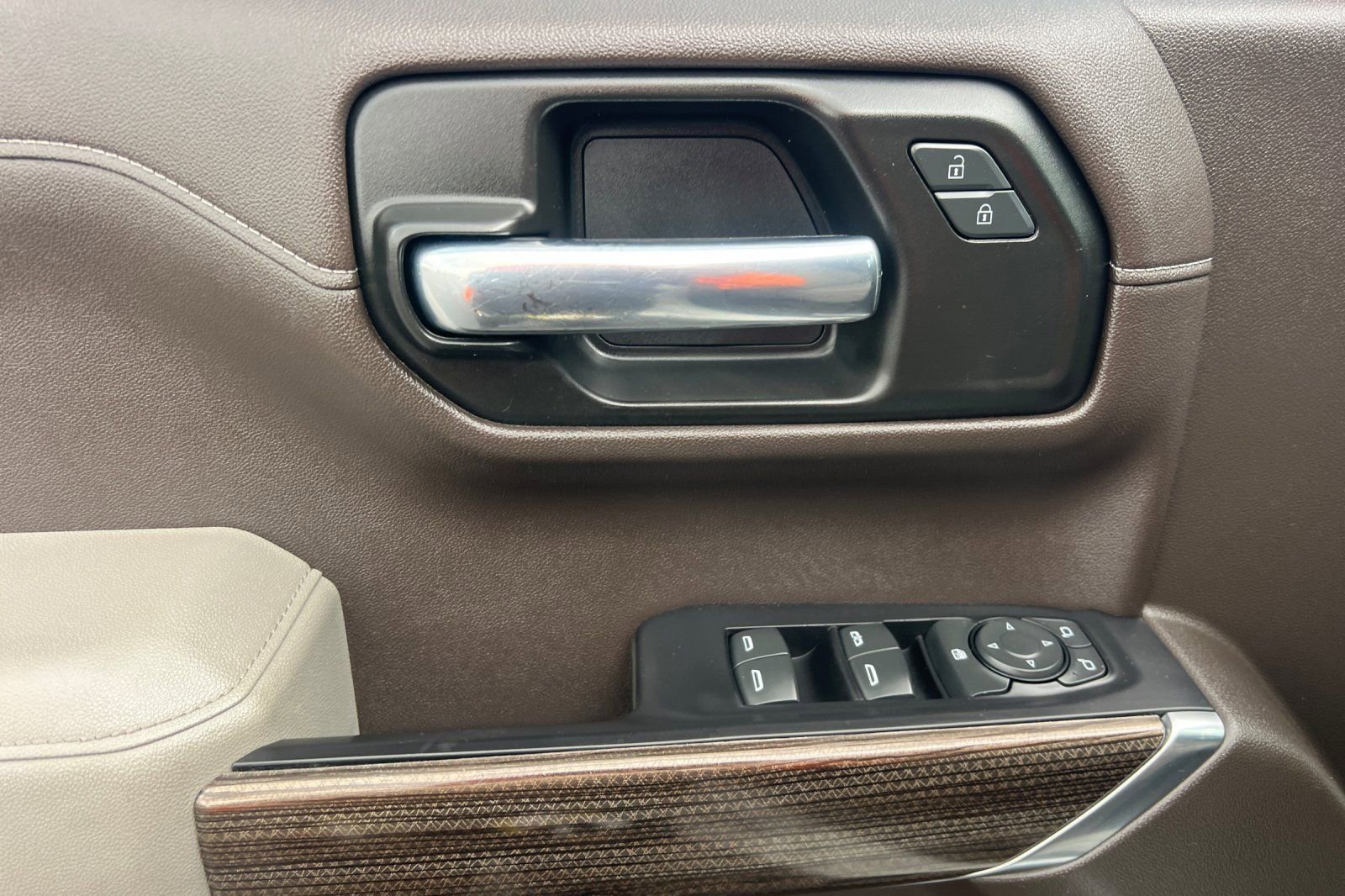 Used 2021 Chevrolet Silverado 1500 LT AWD/4WD image 11