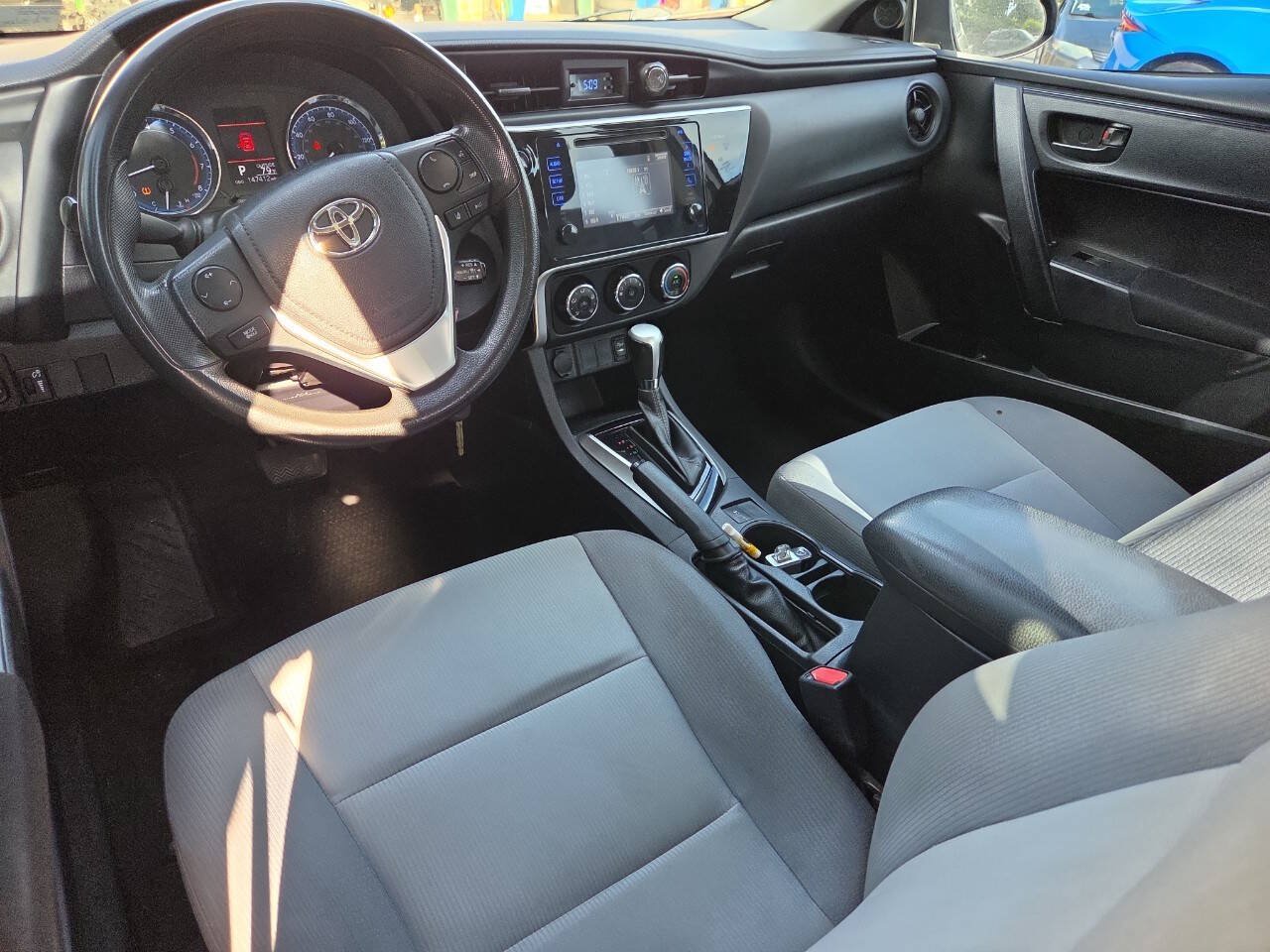Used 2017 Toyota Corolla XLE FWD image 15
