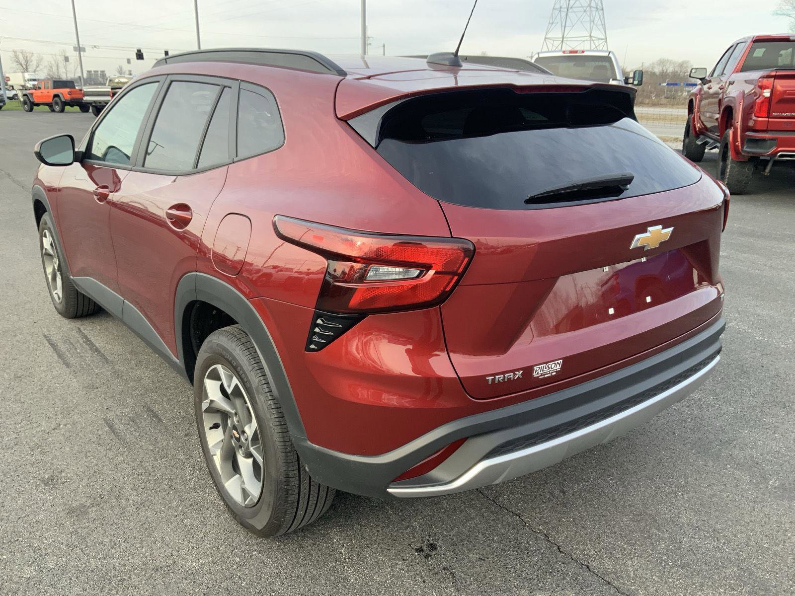 Used 2025 Chevrolet Trax LT w/ LT Convenience Package image 6