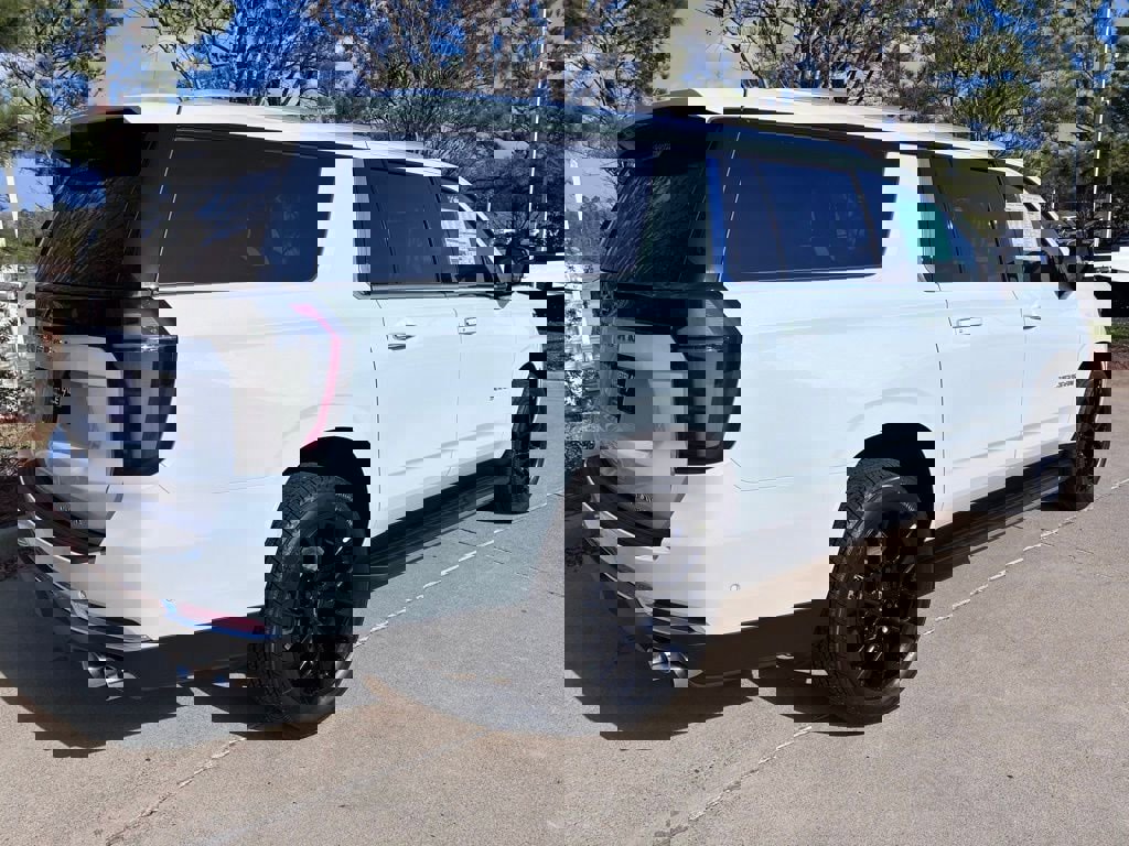 New 2026 Chevrolet Suburban Premier image 10