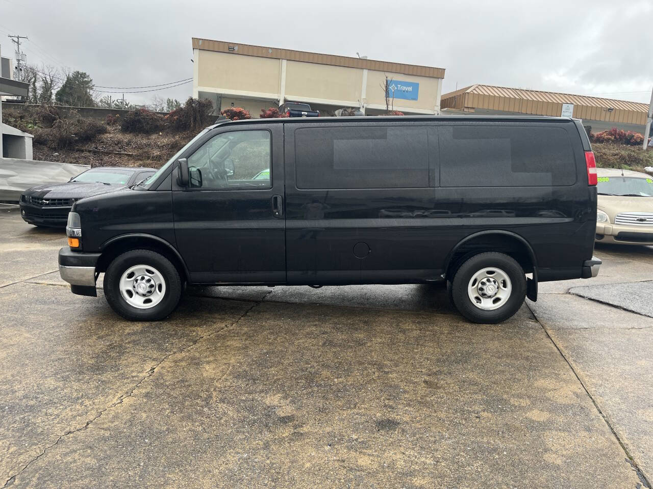 Used 2017 Chevrolet Express 2500 image 1