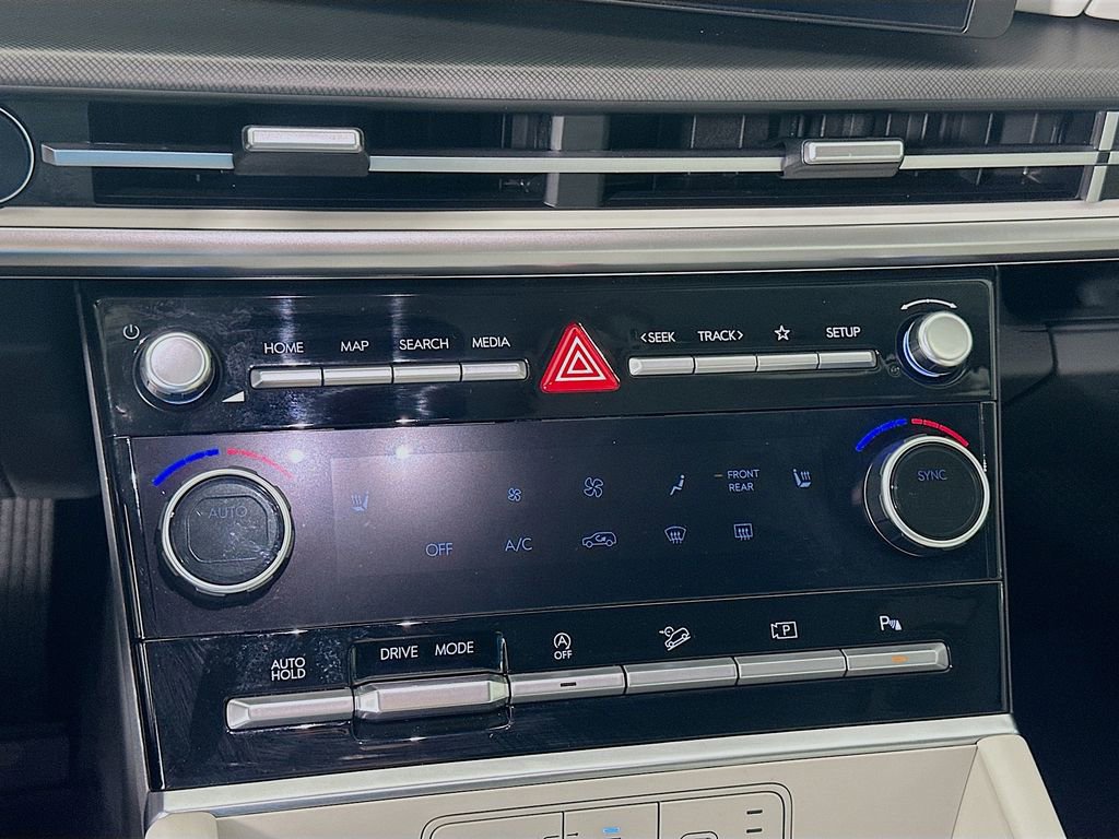 Certified 2025 Hyundai Santa Fe SEL image 15