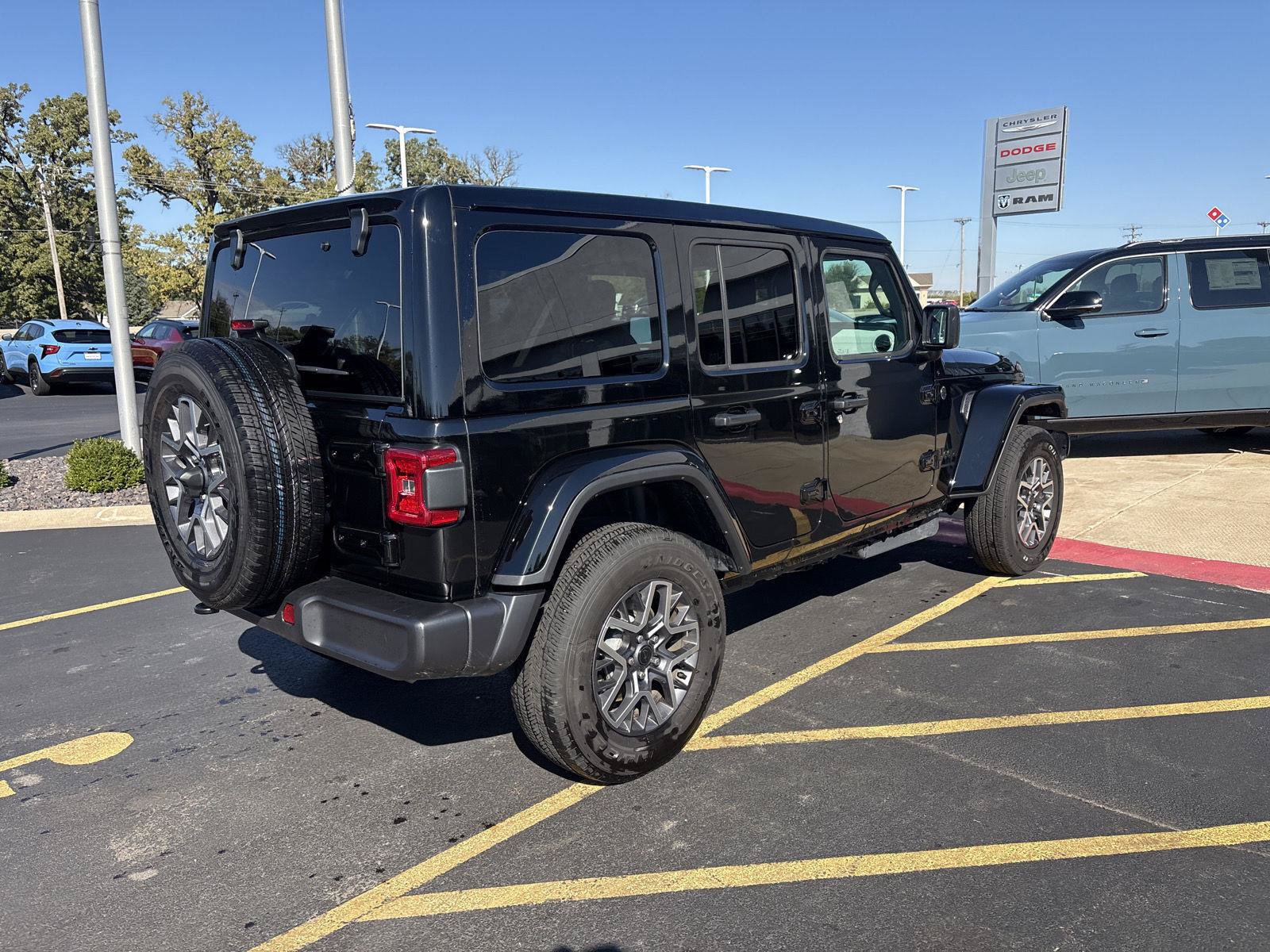 Used 2026 Jeep Wrangler Unlimited Sahara AWD/4WD image 5