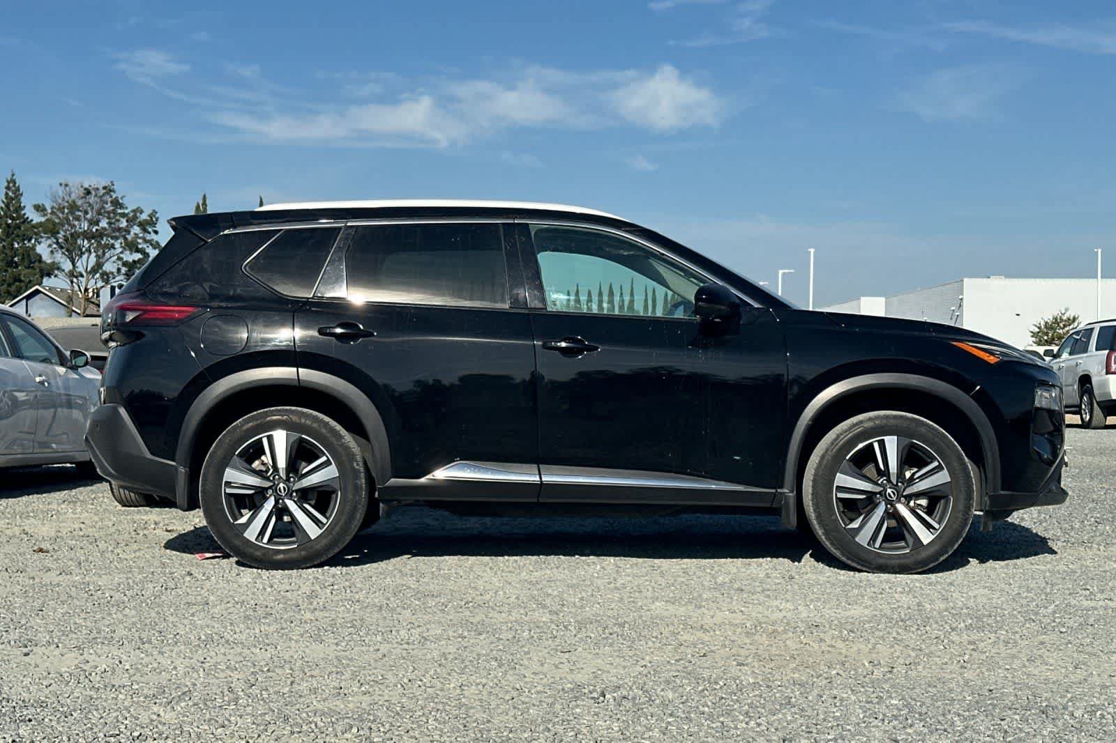 Used 2023 Nissan Rogue SL FWD image 9