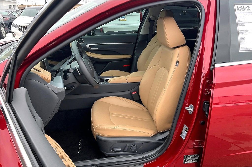 Used 2025 Hyundai Sonata Limited image 25