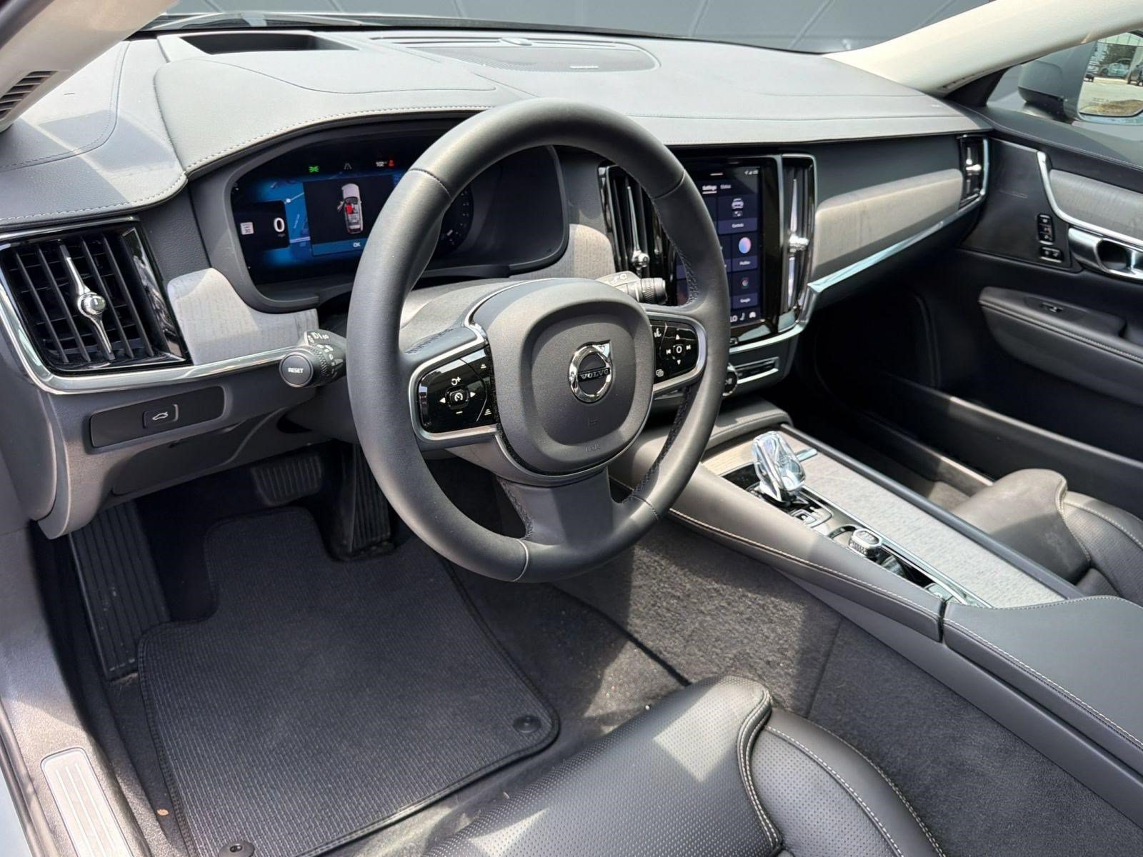 Certified 2025 Volvo V90 B6 Cross Country Ultra AWD/4WD image 4